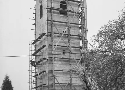 Fassaden-Leitern-Konsolengerüst Kirche 1990-3